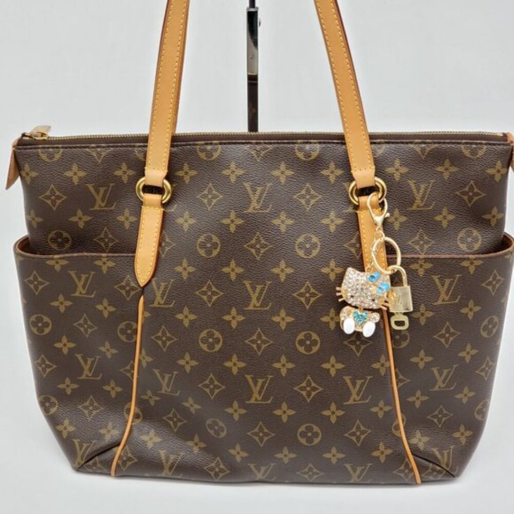Louis Vuitton Gold Lock 🔒 Authentic LV Key + Unbranded Hello Kitty Bag Charm - Picture 7 of 7